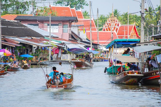 Schwimmender Markt Amphawa und Markt für Faltschirme